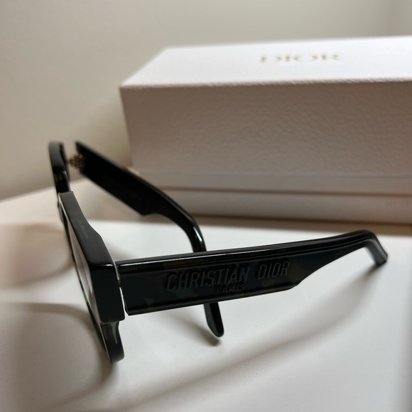 Beautiful sunglasses from Christian Dior. Eye Size: 54. - Picture 5 of 6